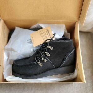 Woman's BearPaw Black Boots